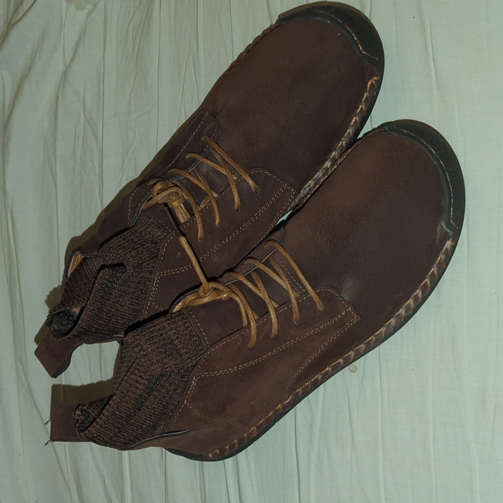Moccasin-style Chukka Boots Size 9